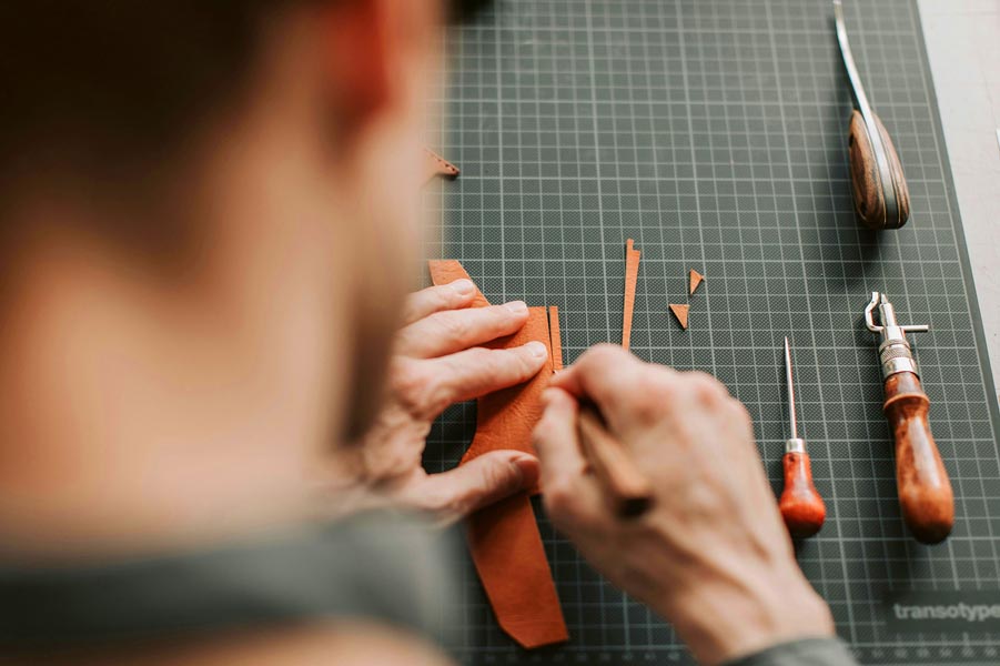 4 Timeless Leather Tools Every Craftsman Should Have: Essential Equipment for Modern Artisans